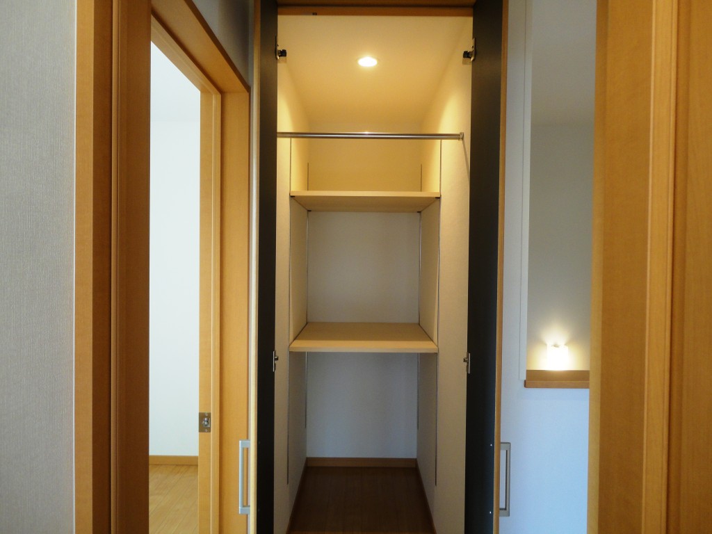 14 ２階廊下収納 神奈川県横浜の新築とリフォーム